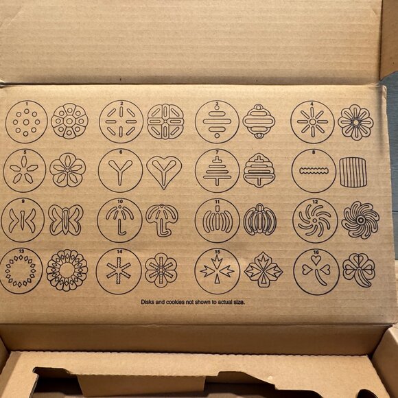 NIB - The Pampered Chef 1525 Cookie Press with 16 Discs - White - Picture 5 of 8